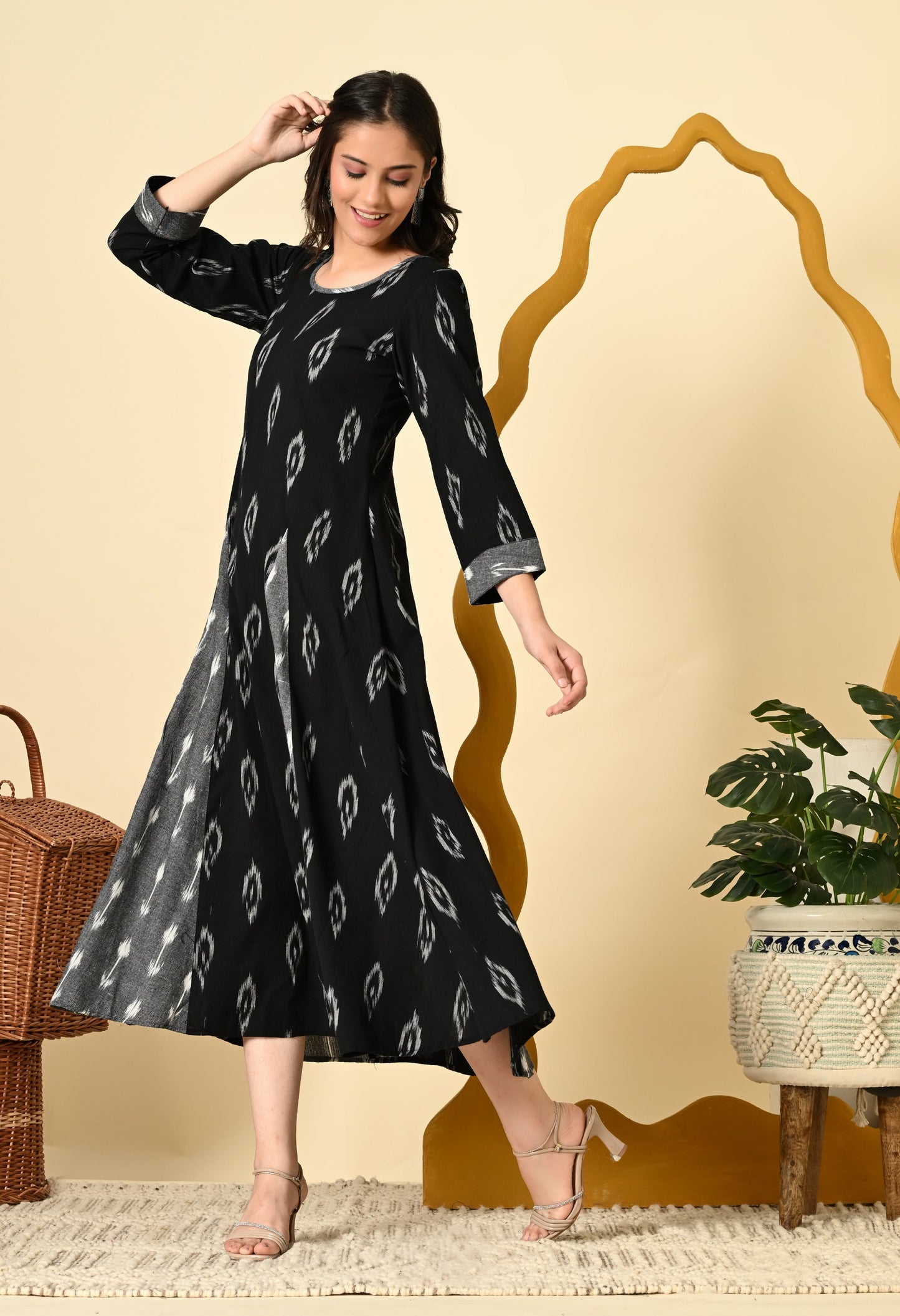 MONOCHROMATIC KALI DRESS
