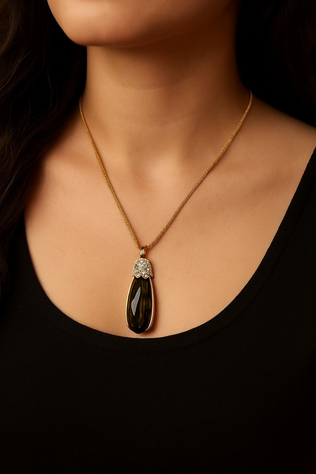 Elegant Black Teardrop Pendant Necklace